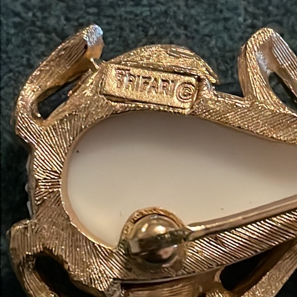 Trifari Rabbit/Bunny Brooch - Picture 3 of 3